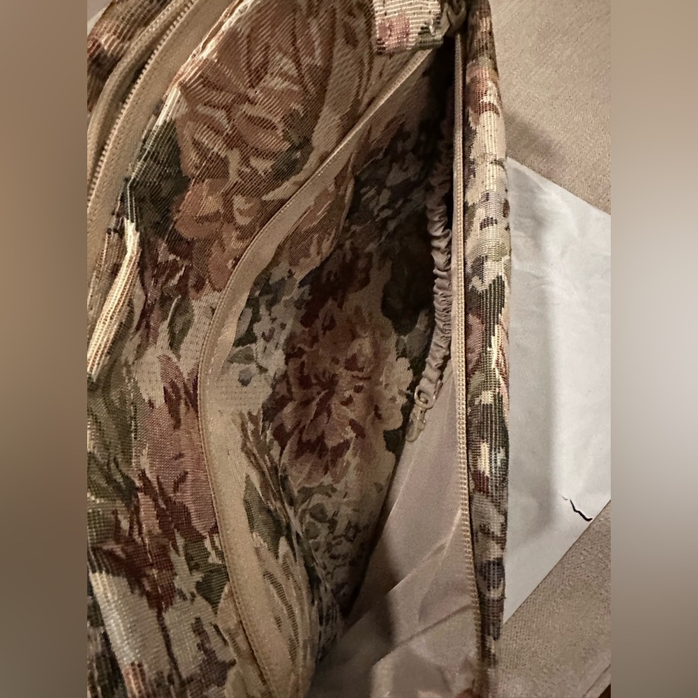 NWT Beis Expandable Messenger Tote in Vintage Floral - Picture 7 of 9
